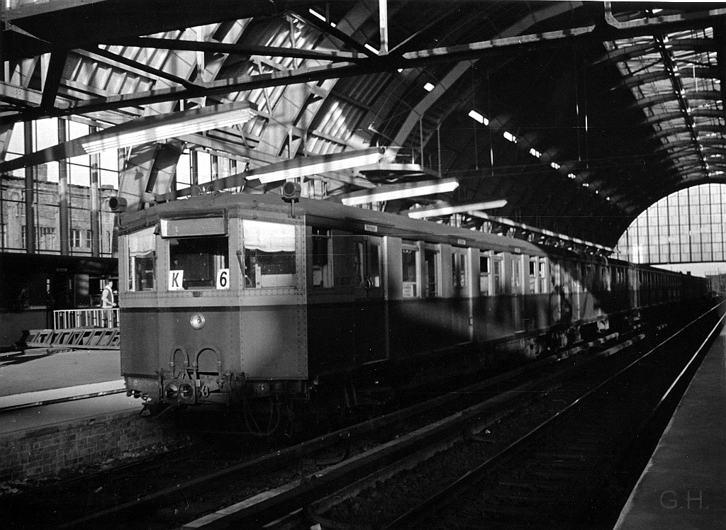 Ost-Berlin Bahnhof1.jpg - Bahnhof Berlin Alexander Platz vermutlich.Da es sich bei diesen Bild um ein Fund aus ehm. DR-Bestand handelt, kann ich keine weiteren Angaben zu diesen Foto machen.