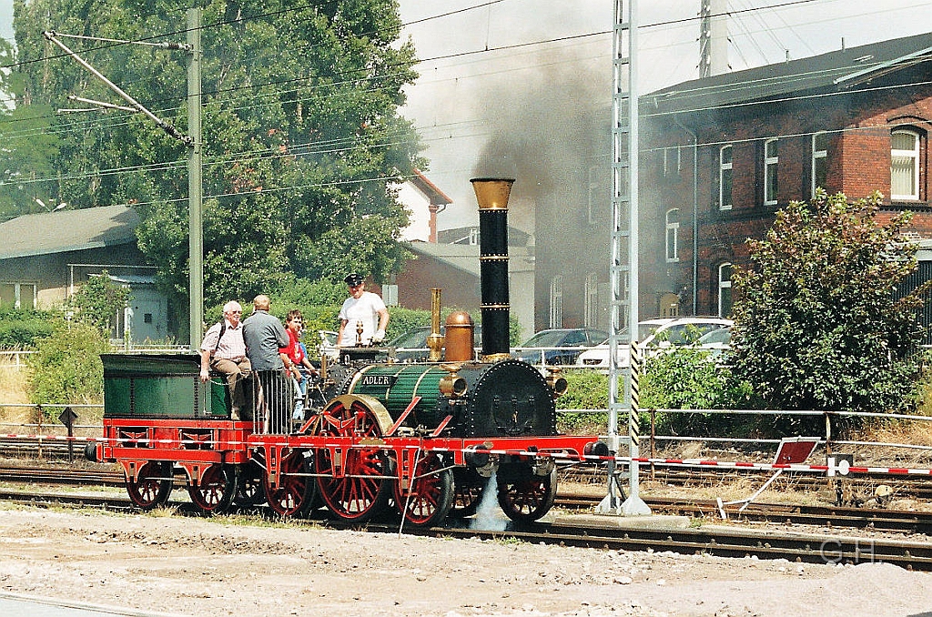 adler_5.7.08_bwp-halle.001.JPG - Der "Adler" erstmals überhaupt in Halle. Nun nach seiner Widerauferstehung nach der Brandkatastrophe in Nürnberg. Zu sehen bei den Mitfahrten für die Gäste im DB-Museum Berliner Straße am 5.7.2008.