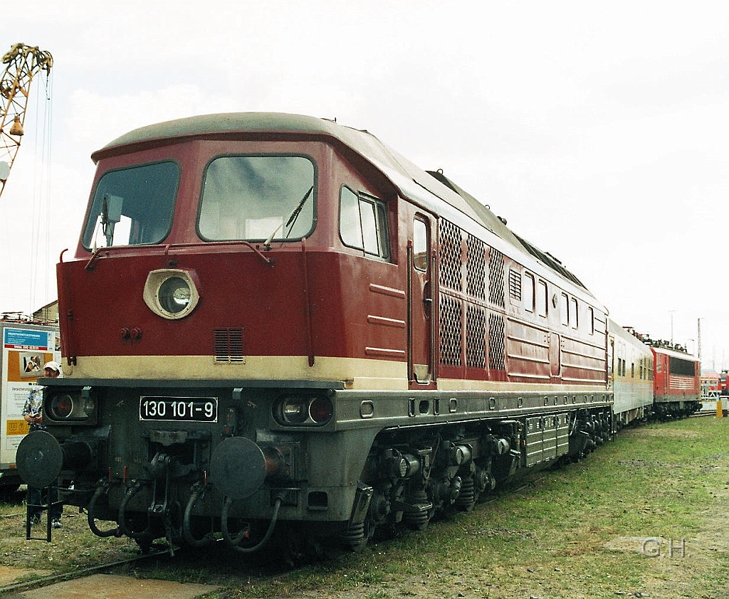 br130-101_5.7.08_bwp-halle.001.jpg - BR 130 101 eigentlich eine Maschiene der ex. VSEM (Versuchs- und Messanstalt) in Halle. Dies verrät auch das an der Seite der Maschiene ihre letzte Bezeichnung 754 101 noch vorhanden ist. Hier am 5.7.2008 im DB-Museum Halle in der Berliner Straße.