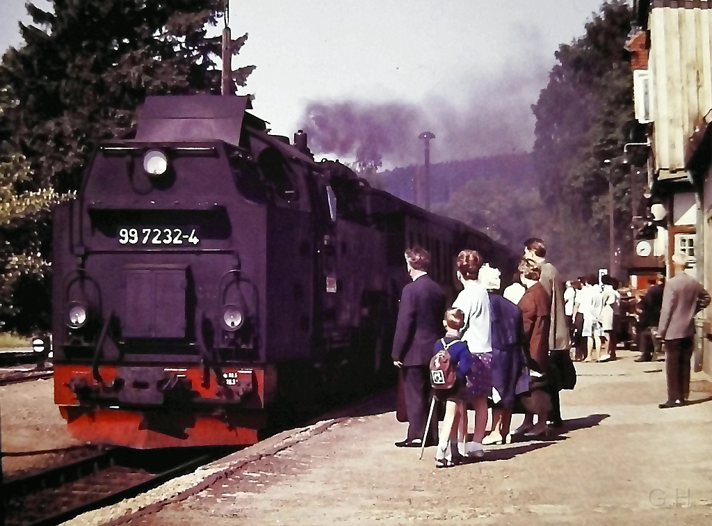 99-7232_Bhf-Elend_1970(2).jpg - Eine recht alte Aufnahne vom Bahnhof Elend im Jahr 1970 welche mein Vater Gerhard Hechler damals auf Dia gebannt hat. Wobei anzumerken ist war dies Sperrgebiet und nur mit einen Passierschein als Urlauber zu betreten.