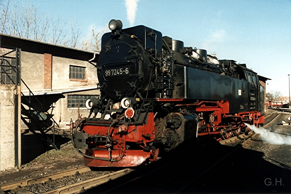 Wernigerode-westerntor_99.7245.07.jpg - 99.7245 beim Rangieren in Wernigerode-Westerntor am 8. Februar 1997.