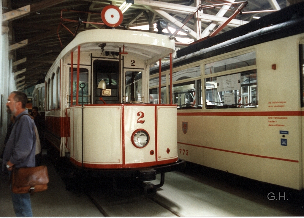 TW2_22.06.1996_17(2).jpg - Am 22.06.1996 im Straßenbahnmuseums in der Seebener Straße. Der TW 2 gehört mit den TW 4 zu den ältesten vorhanden Fahrzeugen und war auch das erste historische Fahrzeug was man anfangs für Stadtrundfahrten und Sonderfahrten Nutzte.