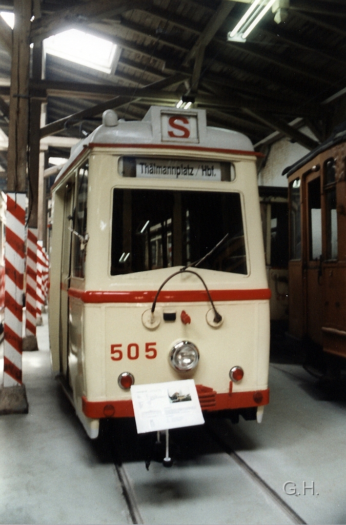 TW505-22.06.1996_16(2).jpg - Am 22.06.1996 im Straßenbahnmuseums in der Seebener Straße. Im Bild der Tw 505, gehörte zu den ersten Nachkriegsneubaufahrzeugen in der DDR aus Gohta.