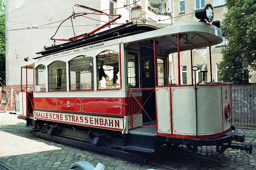 Tw2_Depot_Seebener-Str.09.06.2007.01(2).jpg - Im Straßenbahnmuseum in der Seebener Straße am 9. Juni 2007, der historische Triebwagen Nr. 2. Hier der Hinweis man beachte den Schriftzug des Straßenbahnunternehmens im Vergleich zu einer Aufnahme von 1969.